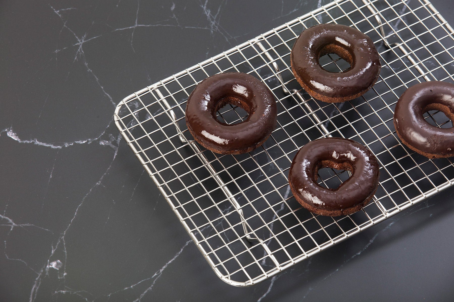 Cooling rack with doughnuts featured image